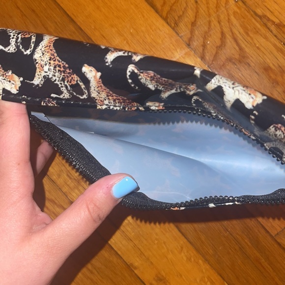 Leopard Makeup Bag - Picture 3 of 3